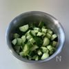 シャキッと食感にハマる♪【きゅうりたっぷり甘辛そぼろごはん】の下準備