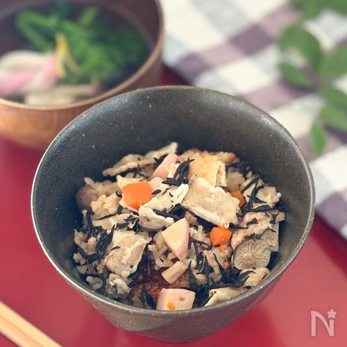 沖縄郷土料理♪具だくさんジューシー風炊き込みご飯
