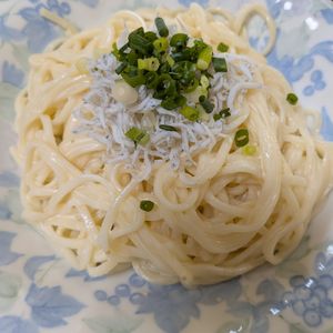 れいかの作ってみた!投稿(これはハマる！！！ピリ辛柚子胡椒マヨの旨だししらすうどん♡)