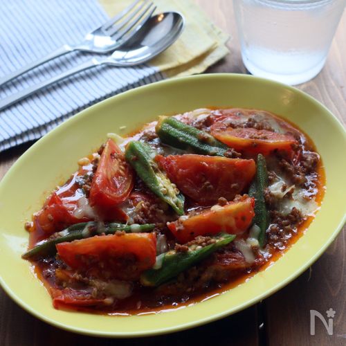 ♡トマト、オクラ、合挽肉のチーズカレー炒め