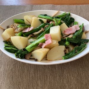 あすかの作ってみた!投稿(菜の花とベーコンポテトのホットサラダ)