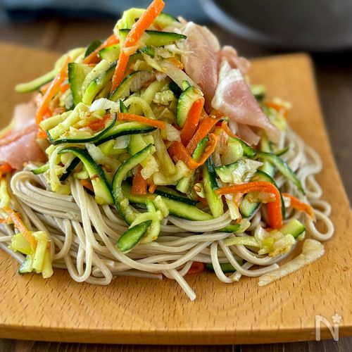 生ハムとシャキシャキ野菜のそばサラダ