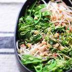 【３分】何これ美味しい！病みつき♪豆苗とナッツのタイ風サラダ