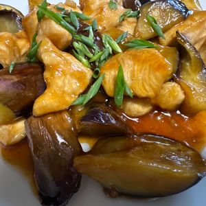 meguの作ってみた!投稿(ワンパン10分！【鶏むね肉となすの甘酢炒め】)