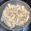 簡単さっぱり！《豚バラとえのきのみぞれ炒め》の工程2