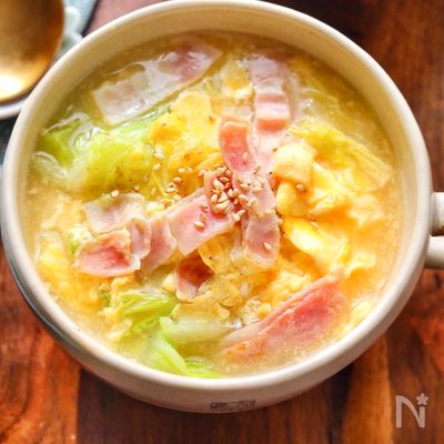 白菜とベーコンのふわ卵中華スープ