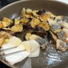 じゅわ～とやみつき【なすと鯵の甘辛酢炒め】の工程2