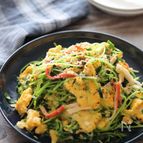 【豆苗のふわ玉にんにく炒め】お肉なしでも大満足♪