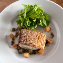 白身魚のグルノーブル風｜焦がしバターとレモン