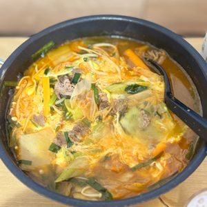 Tsuneaki Okadaの作ってみた!投稿(焼肉屋さんの🥩うま味爆発☆ユッケジャンクッパ😋🥣)
