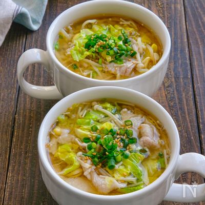 具沢山♪豚ばら春キャベツと豆もやしのスタミナ味噌スープ