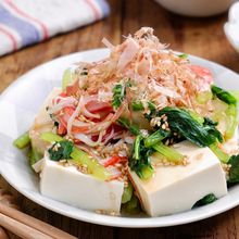 簡単美味しい節約サラダ『小松菜と豆腐とかにかまの和風サラダ』