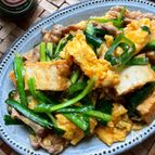 《丼にしても美味しい》とろーり♪豚こまニラ玉あんかけ