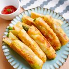 おつまみにも◎餃子の皮でアスパラウインナー巻き