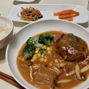 ケの作ってみた!投稿(【煮込みハンバーグ】我が家一番人気おかず♡小さめ簡単Ver.)