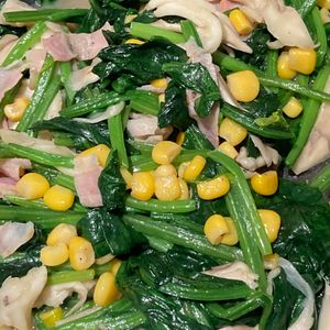 すみれの作ってみた!投稿(ほうれん草とウインナーのバター醤油ソテー)