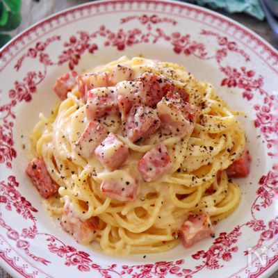 カルボナーラ♩絶妙な塩加減！材料シンプルで簡単！全卵牛乳で