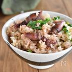 【春の味♪ホタルイカと菜の花の炊き込みご飯】旨味たっぷり！