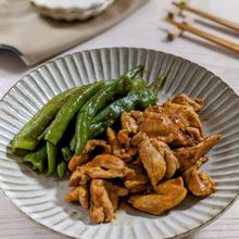 【鶏もも肉とシシトウの蒸し焼き】調味料2つでみんなが好きな味