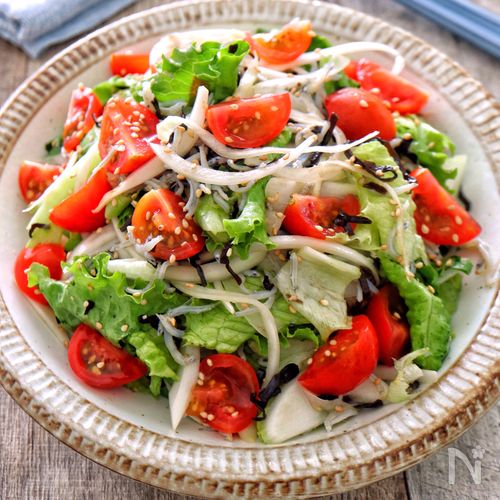 レタスとしらすと新玉のサラダ風塩昆布和え♩さっぱり!栄養満点