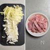 やみつき注意！白菜チーズガレット│混ぜて焼くだけ15分の工程1
