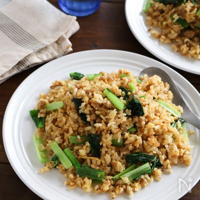 豚ひき肉と小松菜のパラパラ肉味噌チャーハン