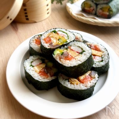 "ちょっぴり贅沢な" 海鮮恵方巻き（海鮮太巻き）