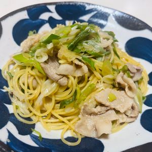新米ちゃんの作ってみた!投稿(【男気溢れる】豚バラと長ねぎのガリバタ醤油パスタ#ランチに♪)
