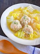 白菜と春雨の鶏だんごスープ