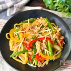 火を使うのは約6分！具だくさんスタミナ豚ニラ焼きうどん
