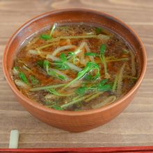 節約食材で作る！もやしと豆苗のみそスープ