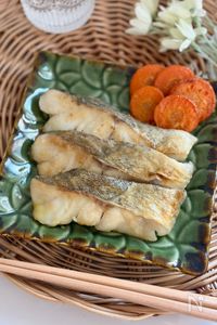 すぐ作れる♡たらと人参の和風だし焼き【ふっくらジューシー】
