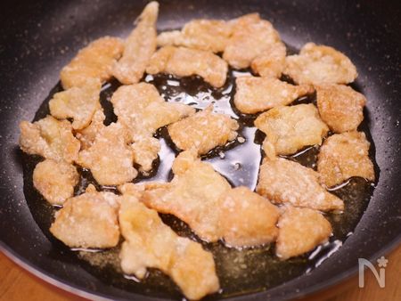 鶏皮をじっくり焼く