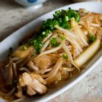 鶏と味しみ大根ともやしのオイスター炒め