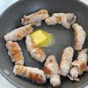 巻くだけ簡単♪ごはんがすすむ【豚バラと大葉のバタぽん焼き】の工程4