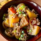レンジで5分！【時短で味染み♩そぼろ肉じゃが】