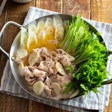 豚バラのにんにく塩鍋。やみつき！切って煮るだけで簡単♪
