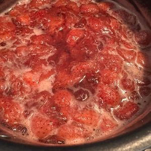 meguの作ってみた!投稿(いろいろ使える【甘さ控えめいちごジャム】)