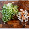 【沸騰後2分】水菜とちくわの白だしスープ｜素材の旨味を活かすの工程1