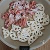 やみつき♡【豚肉とれんこんの甘酢だれ】シャキッと♪香ばしい◎の工程1