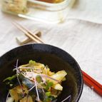 玉ねぎとわかめとツナのカレーサラダ