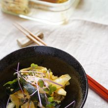 玉ねぎとわかめとツナのカレーサラダ
