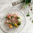 オリーブオイルと塩で頂く、白身魚のカルパッチョ。