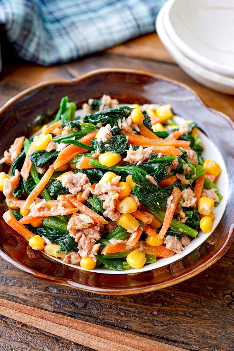 私のお気に入りのアップルほうれん草のサラダのレシピ