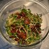 ぱぱっと簡単！焼いて和えるだけ「新玉ねぎのカリカリ豚サラダ」の工程4