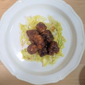 ゆいの作ってみた!投稿(【激旨！ヤンニョム豚こまボール】たっぷりキャベツと相性抜群♡)