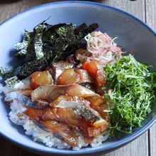 お刺身さえあれば♪火も使わない【あじの漬け丼】