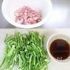 10分完成！ご飯が進む♪【豚こまとピーマンのごま甘酢炒め】の工程1