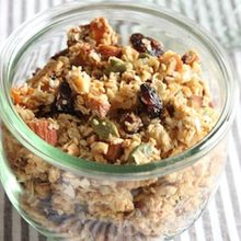 ココナッツ風味の手作りフルーツグラノーラ