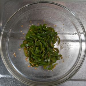 KUMIKOの作ってみた!投稿(レンジで5分！【ピーマンのやみつき無限ナムル】リピート確定♩)
